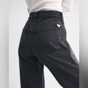 ABERCROMBIE High Rise 90s Relaxed Heart Embroidered Jean Short